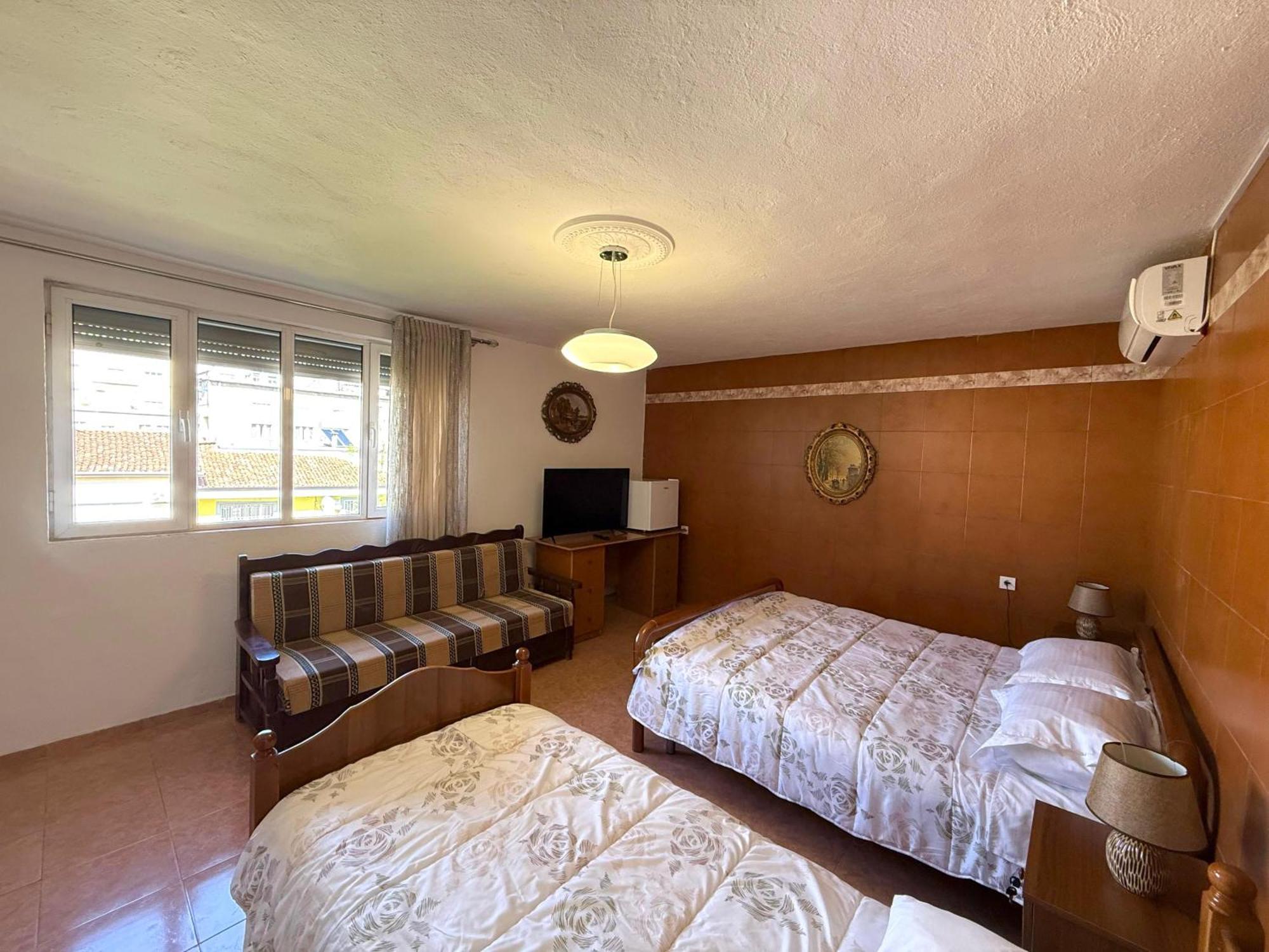 Shkodra Guest House 2 Esterno foto