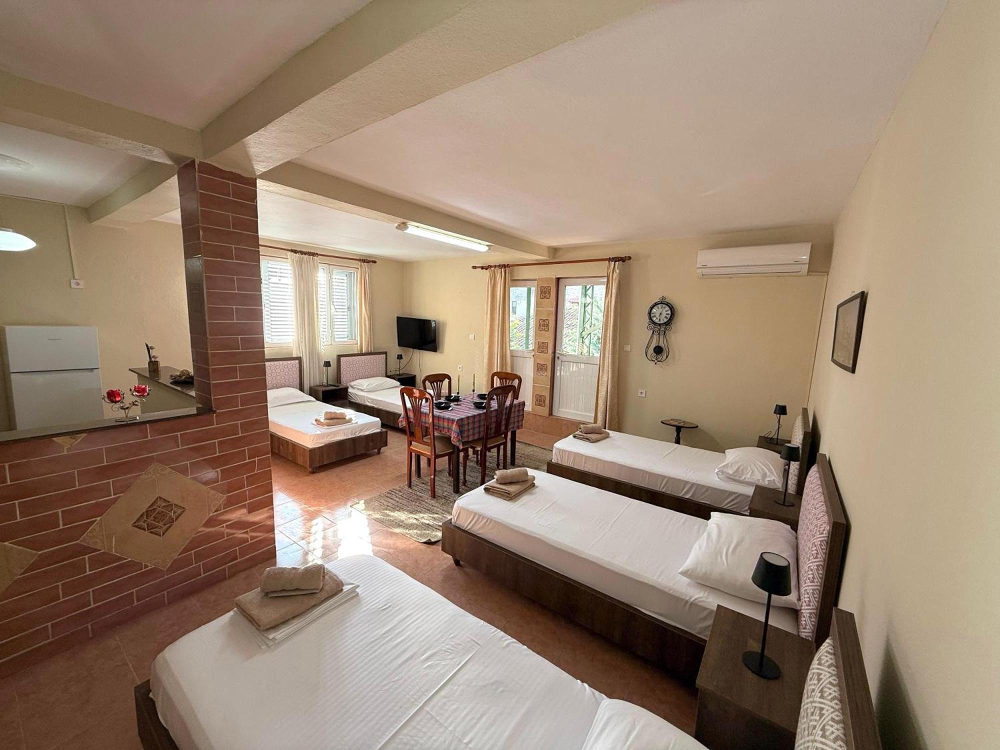 Shkodra Guest House 2 Esterno foto